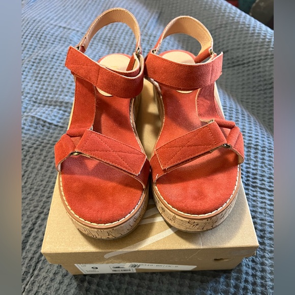 Mi.iM Sandals - Picture 1 of 6